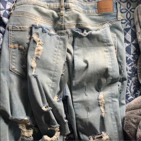 Light wash ripped American eagle jeans!! RARE!! Worn once - Picture 3 of 5